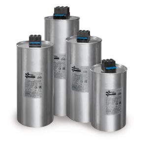 quattro condensatori con custodia di alluminio
